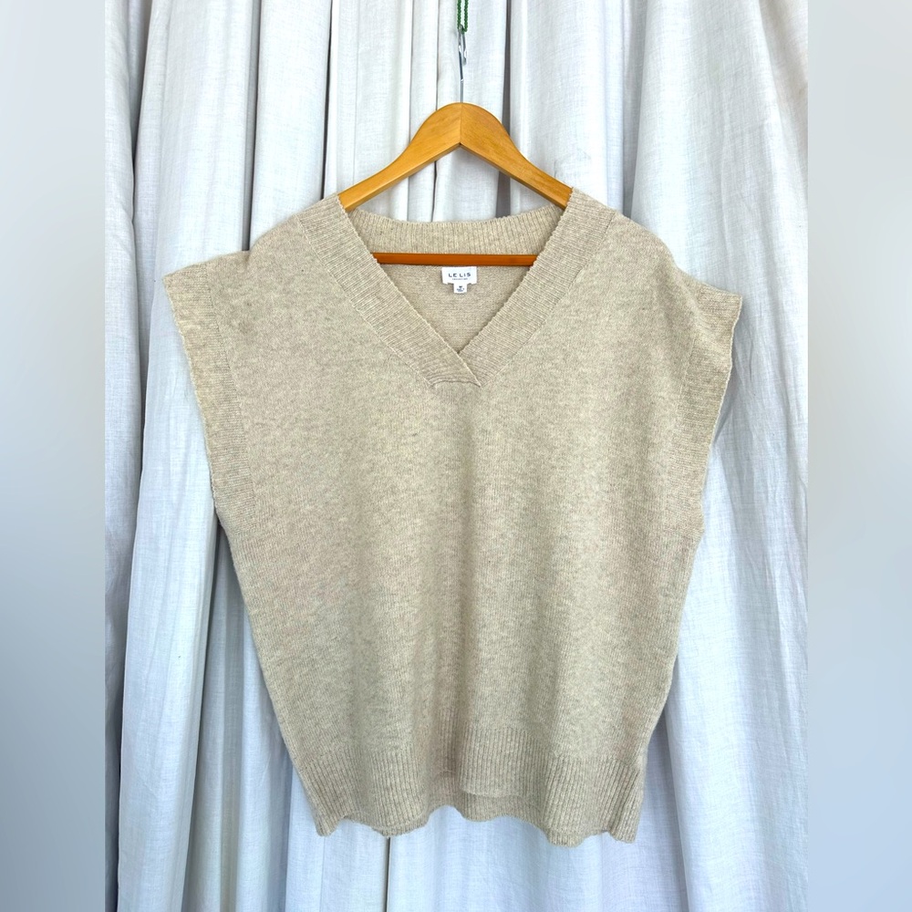 Le Lis Women's Classic Creamy Over-sized V-Neck Sweater Vest. EC